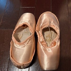 Two pairs of Freeds Pointe shoes 6 1/2 XXX and 6 XXX